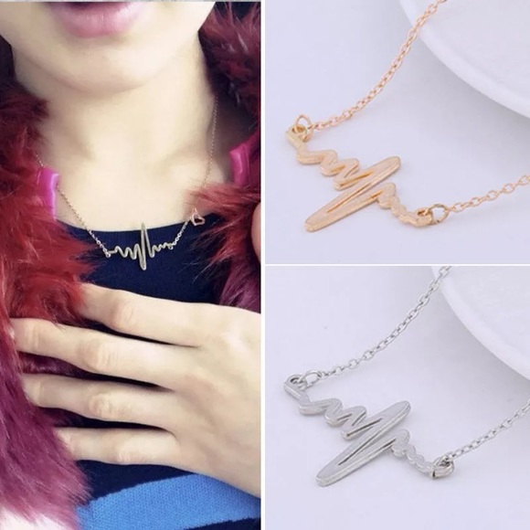 NEW!💙💎SWEET💍HEARTBEAT NECKLACE💎💙SILVERY HEART - Picture 4 of 8